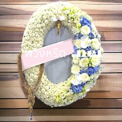 พวงหรีดดอกไม้สด WW0076 ขนาด 90*70 ขาวฟ้า 90*70