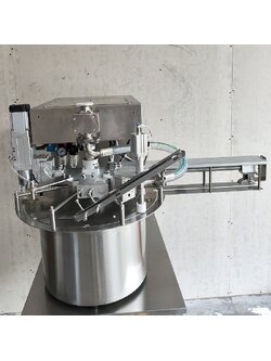 เครื่องบรรจุและปิดฝาอัตโนมัติ รุ่น JSK สำหรับถุงบรรจุแบบมีจุ 23726