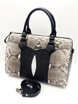 กระเป๋าถือหนังงูแท้ ผสม หนังปลากระเบนแท้ สีดำ มีสายสะพาย