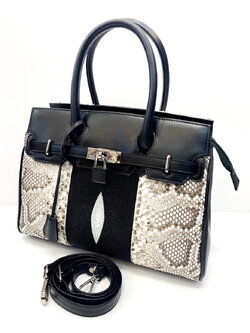 กระเป๋าถือหนังงูแท้ ผสม หนังปลากระเบนแท้ สีดำ มีสายสะพาย