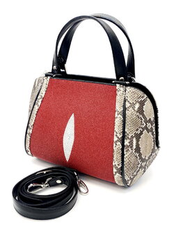 กระเป๋าถือหนังงูแท้ ผสม หนังปลากระเบนแท้ สีแดง มีสายสะพาย