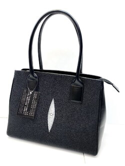 กระเป๋าถือหนังปลากระเบนแท้ สีดำ