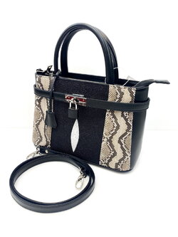 กระเป๋าถือหนังงูแท้ ผสม หนังปลากระเบนแท้ สีดำ มีสายสะพาย