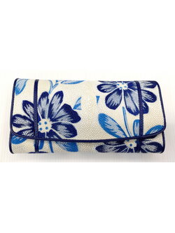 กระเป๋าสตางค์หนังปลากระเบนแท้ 3พับยาว พิมลาย ดอกไม้