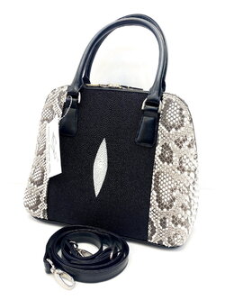 กระเป๋าถือหนังงูแท้ ผสม หนังปลากระเบนแท้ สีดำ มีสายสะพาย