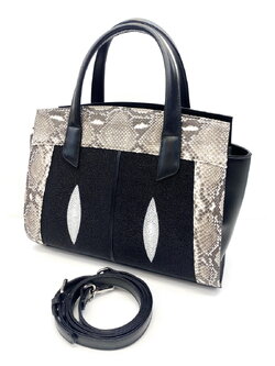 กระเป๋าถือหนังงูแท้ ผสม หนังปลากระเบนแท้ สีดำ มีสายสะพาย