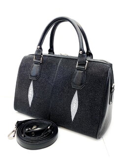 กระเป๋าถือหนังปลากระเบนแท้ สีดำ มีสายสะพาย