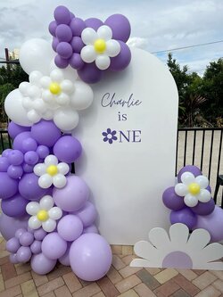 แบลคดรอปวันเกิดเด็ก ทีมเดซี่ โทนสีม่วง ขาว