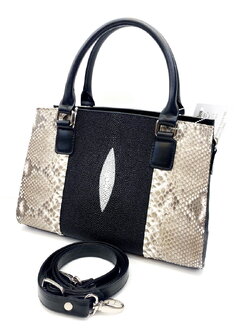 กระเป๋าถือหนังงูแท้ ผสม หนังปลากระเบนแท้ สีดำ มีสายสะพาย