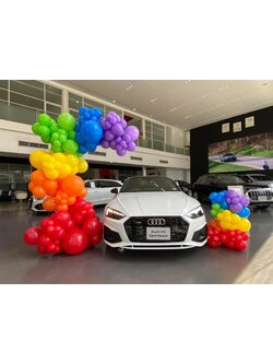 ซุ้มลูกโป่งสายรุ้ง ประดับหน้ารถ