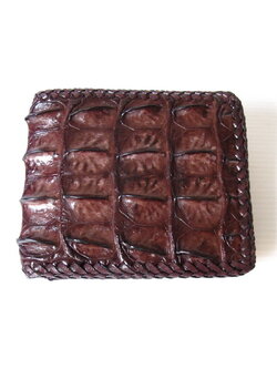 กระเป๋าสตางค์หนังจระเข้แท้ ส่วนกระดูก สีน้ำตาล ถักขอบ