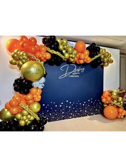 แบลคดรอปงานเลี้ยงบริษัท โทนสีดำ ทอง ส้ม