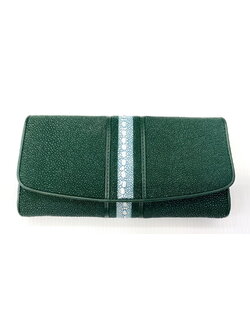 กระเป๋าสตางค์หนังปลากระเบนแท้ 3พับยาว ปลากระเบนหนาม สีเขียว