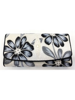 กระเป๋าสตางค์หนังปลากระเบนแท้ 3พับยาว พิมลาย ดอกไม้