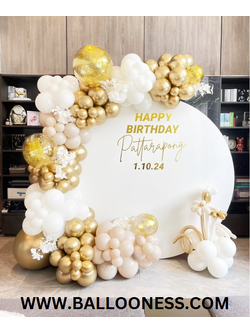 เซทแบล็คดรอปวันเกิด ฉากไม้วงกลม โทนสีทอง ขาว แซน + ฐานตั้งดอกไม้