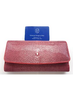 กระเป๋าสตางค์หนังปลากระเบนแท้1ตา 3พับยาว สีแดง ขัดเงา