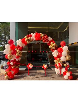 ซุ้มโค้งลูกโป่งเปิดโรงแรม + เสาตั้งช่อลูกโป่ง 10ลูก 2ช่อ