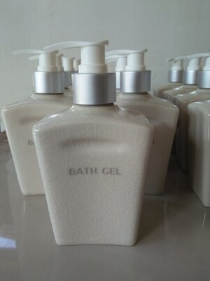 ขวดเซรามิค ทรงสี่เหลี่ยม แบบหัวปั้ม Bath Gel
