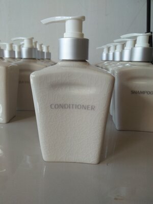 ขวดเซรามิค ทรงสี่เหลี่ยม แบบหัวปั้ม Conditioner