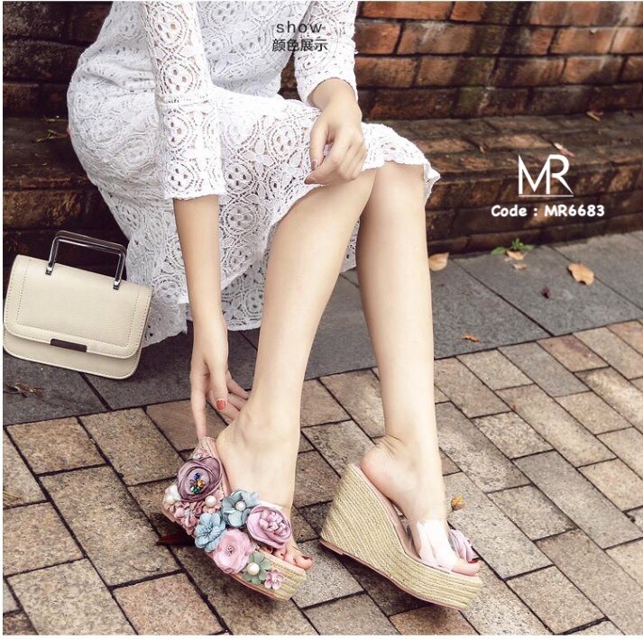 รองเท้าคัดเกรด premium งานเย็บปราณีตเลยค่ะ แต่งด้วยดอกไม้โทนสีพาสเทล