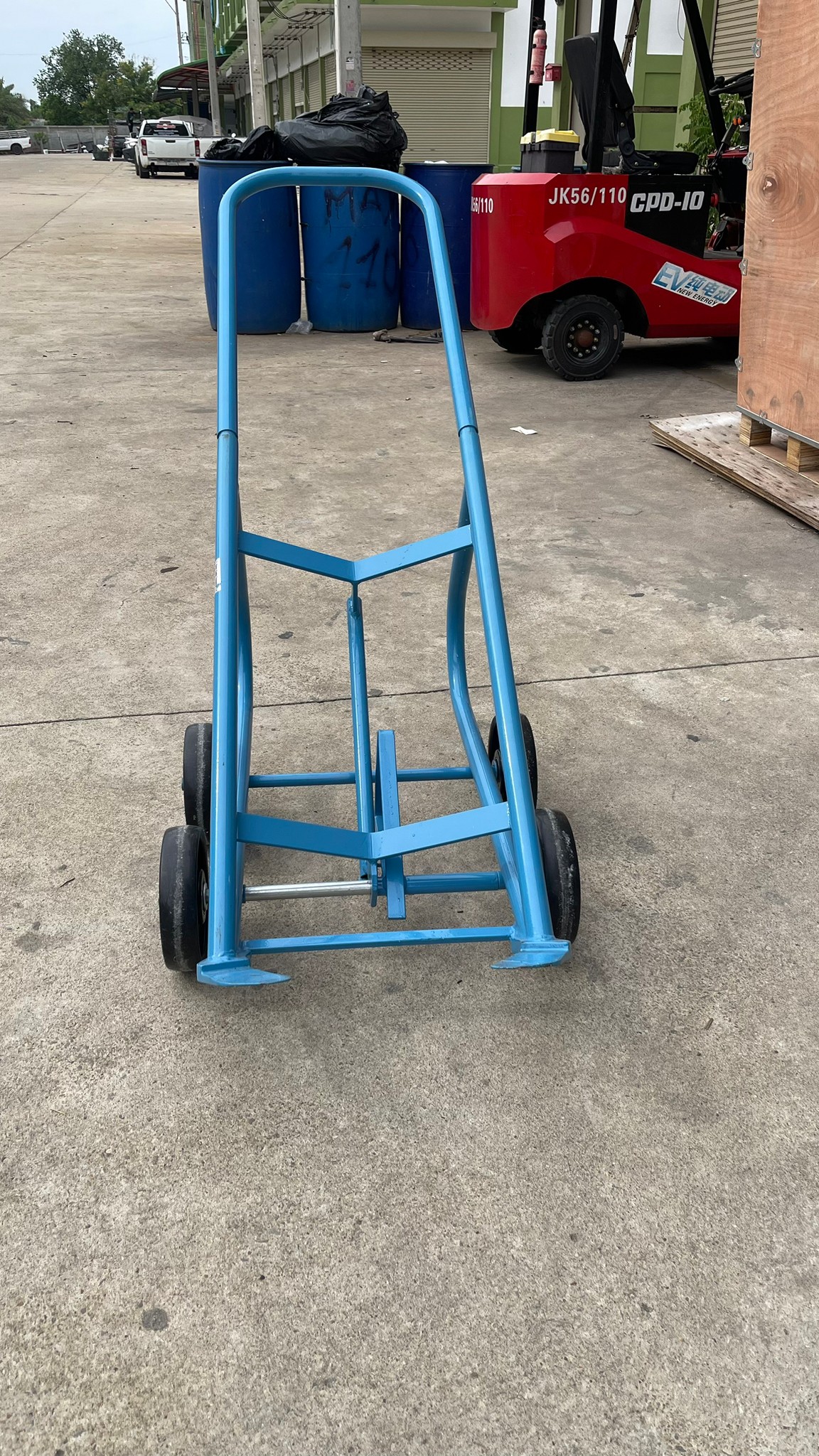 รถเข็นอเนกประสงค์ถังเคมี 200ลิตร พร้อมเท่ลงได้ในตัว 4 ล้อ DF20