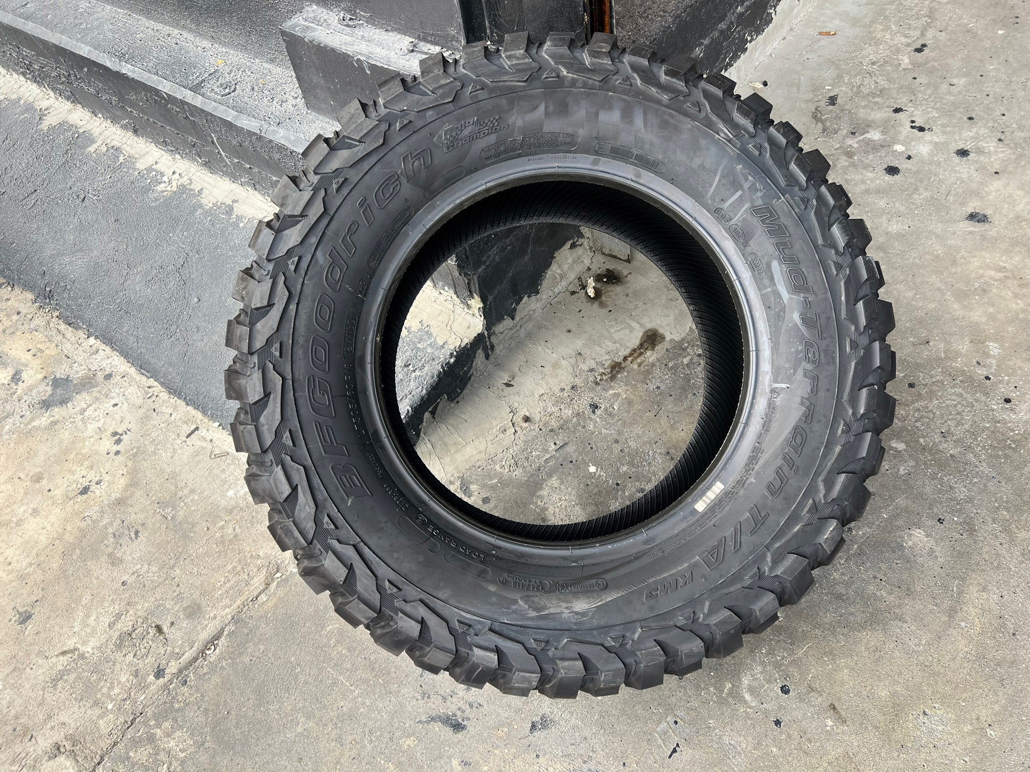 ยางใหม่ BF GOODRICH KM3 305/60-18 ราคาถูกที่ STEP9