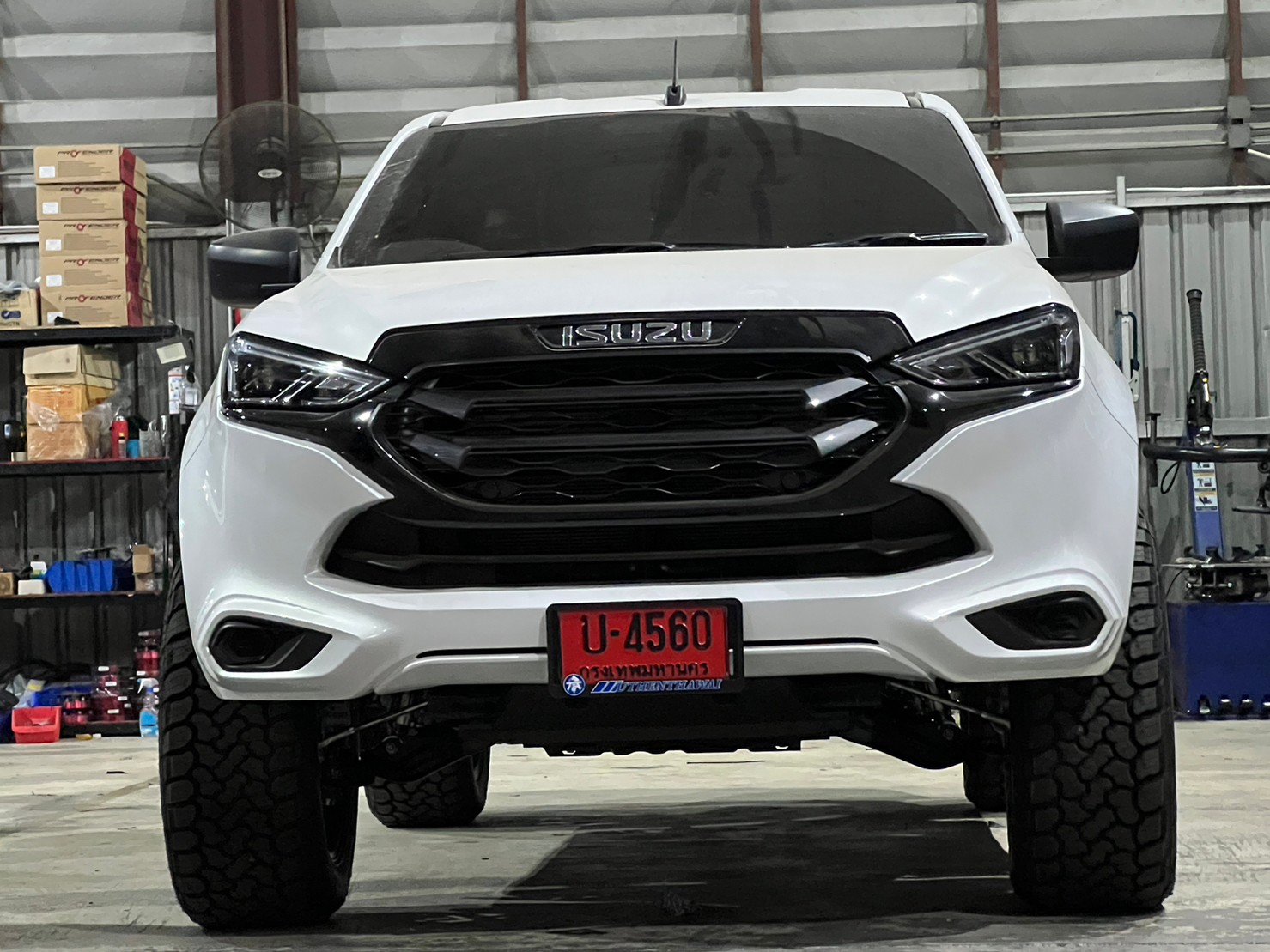 ISUZU MU-X แต่งทรงเมกาที่ STEP9