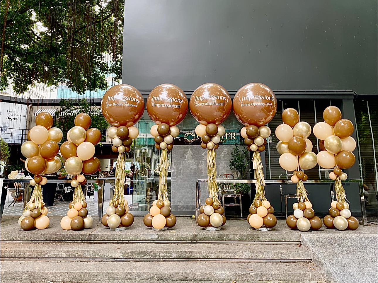 เสาตั้งลูกโป่งขนาด 36นิ้ว 4เสา + เสาตั้งช่อลูกโป่ง 10ลูก 4เสา สีเอิร์ทโทน