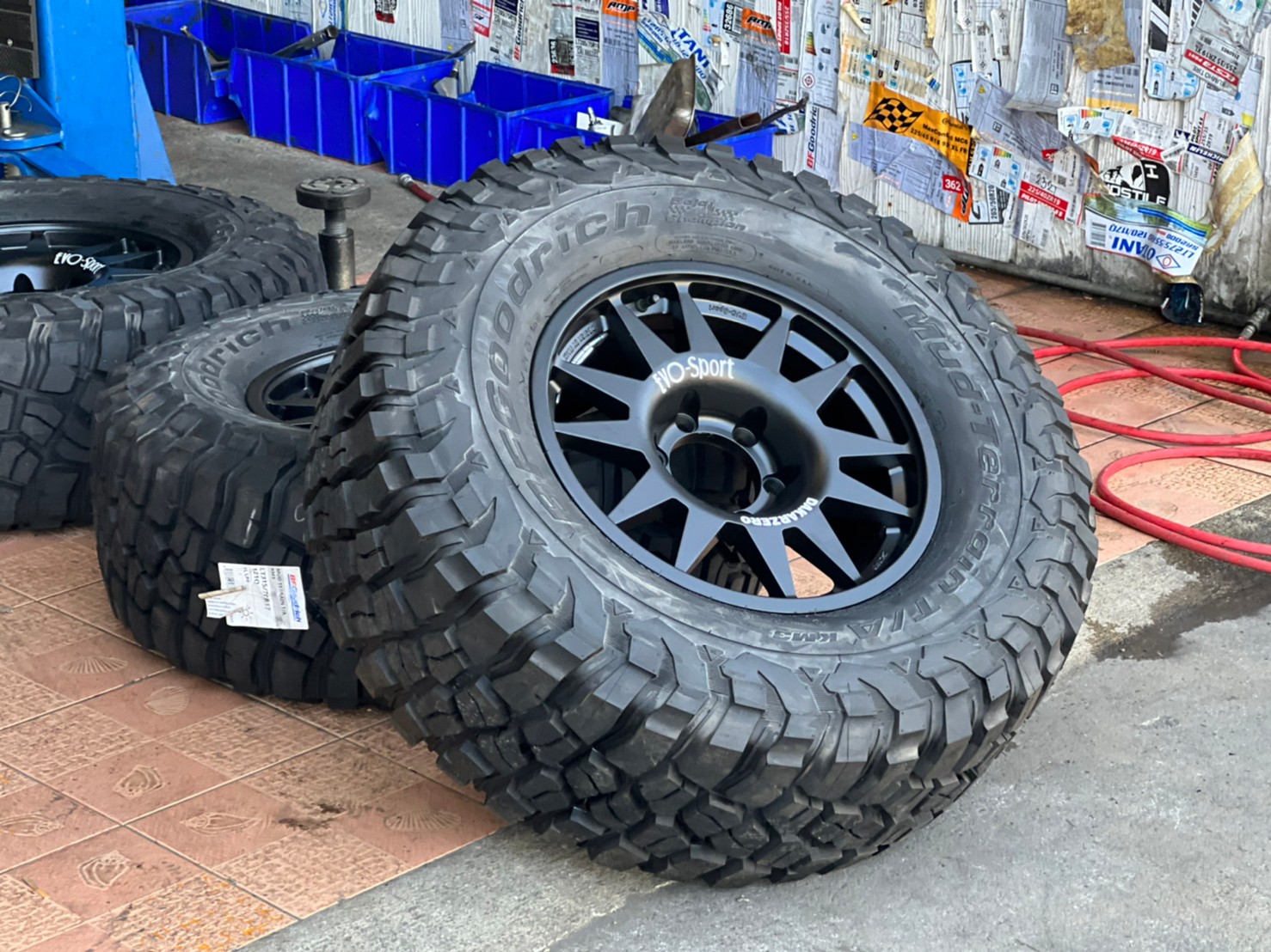 EVO ขอบ17 ยาง BF KM3 315/70-17 ที่ STEP9