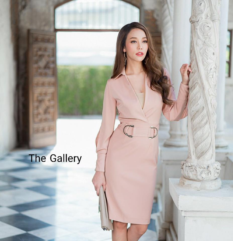 เดรสปกเชิ้ตแขนยาวทรงสอบเข้ารูปโก้หรูดูดีสุดๆ มาพร้อมเข็มขัดสุดหรูเข้าชุดเลยค่ะ จะใส่ออกงาน /หรือใส่ไปทำงานก็คือสวยสุด ห้ามพลาด