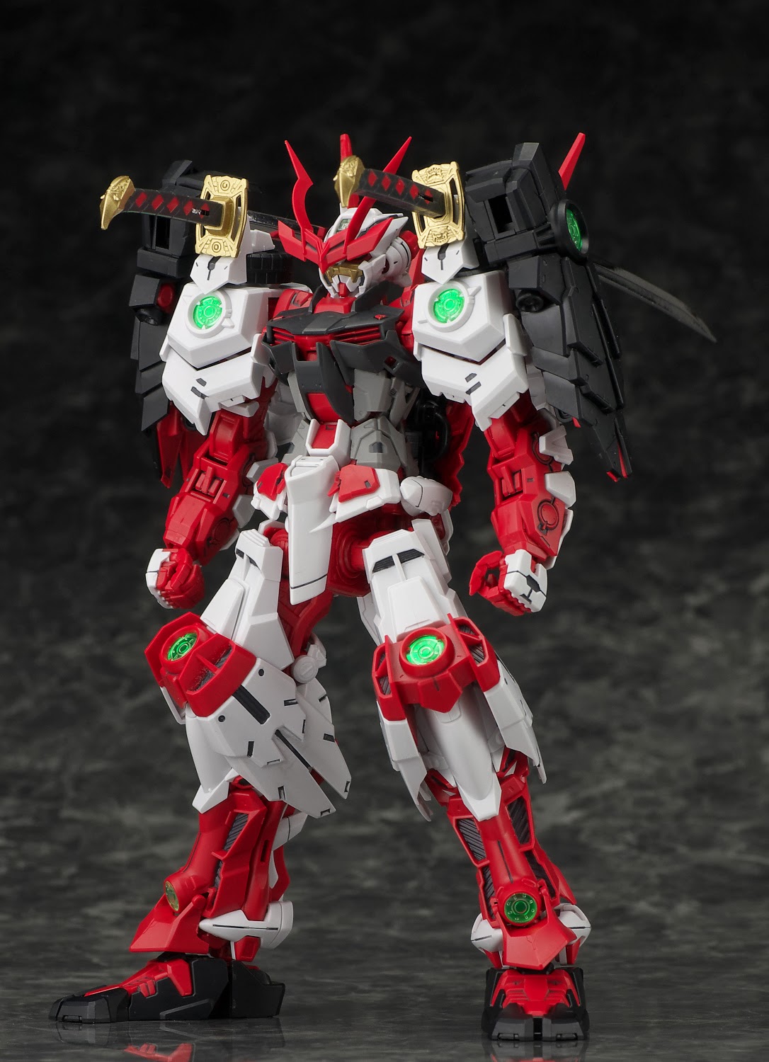 MG 1/100 SENGOKU ASTRAY GUNDAM