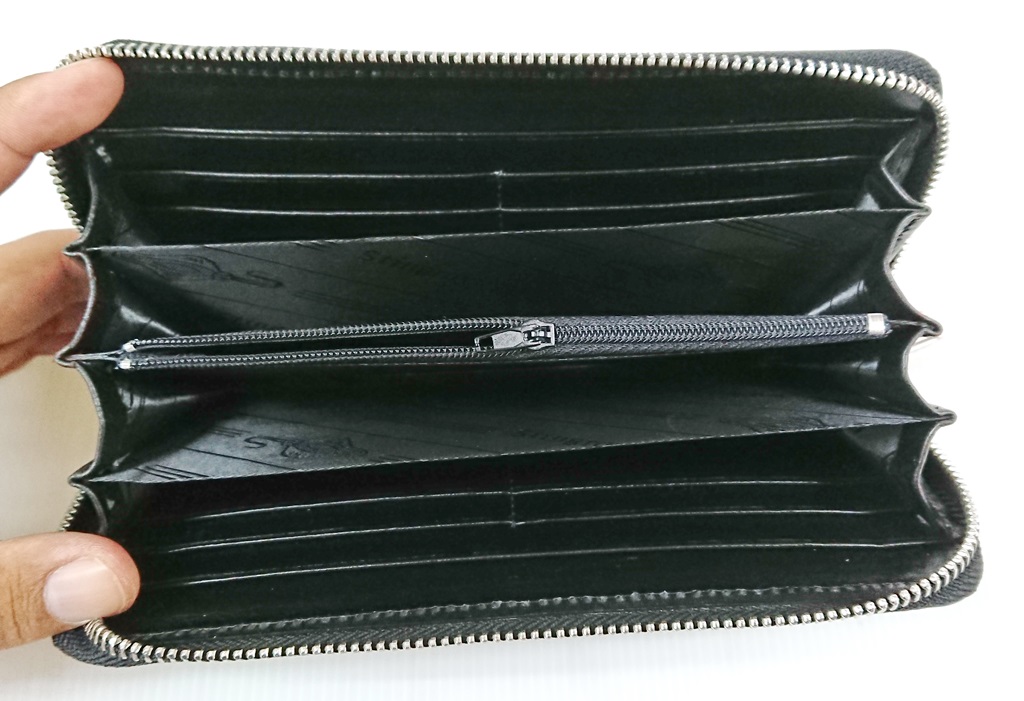 กระเป๋าสตางค์หนังปลากระเบนแท้ สีดำ ซิปรอบเดี่ยว