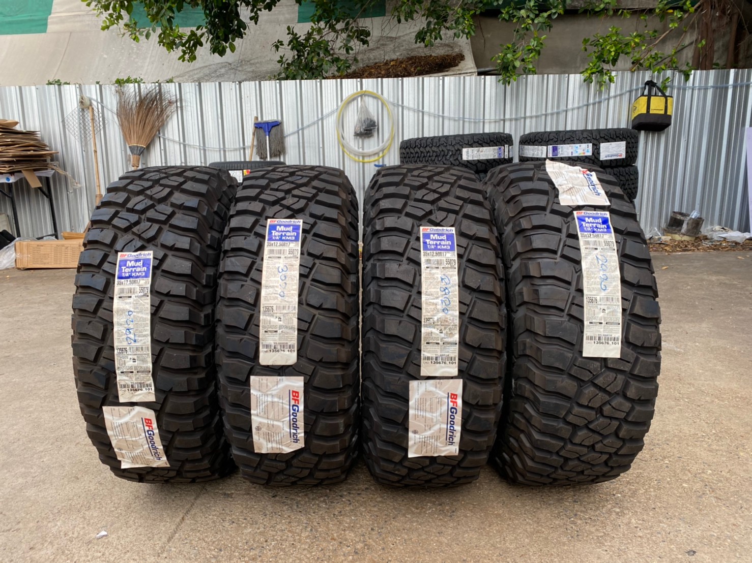 BF GOODRICH KM3 35X12.5R17 ราคาถูก ต้อง STEP9 เท่านั้น