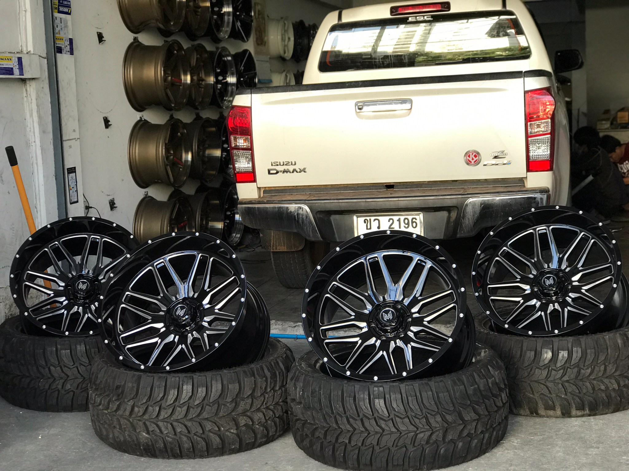 MAGNETIC 22x12 ET-44 CROSSWIND MT 33/12.5R22