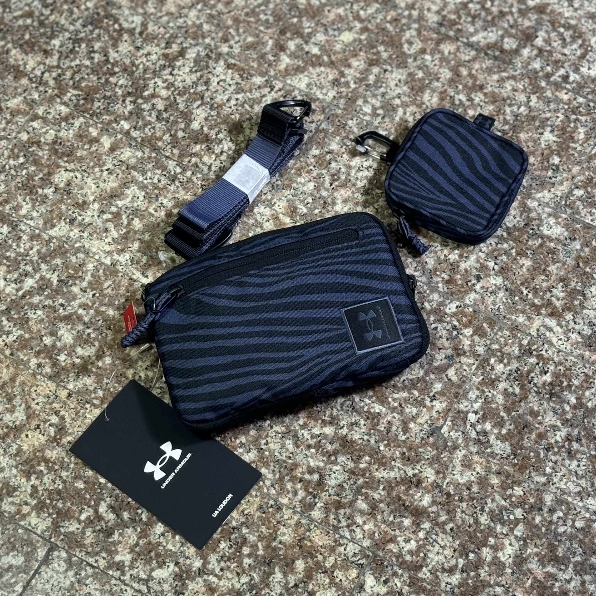 กระเป๋า Under Armour Loudon Crossbody Bag ‘Downpour Grey’