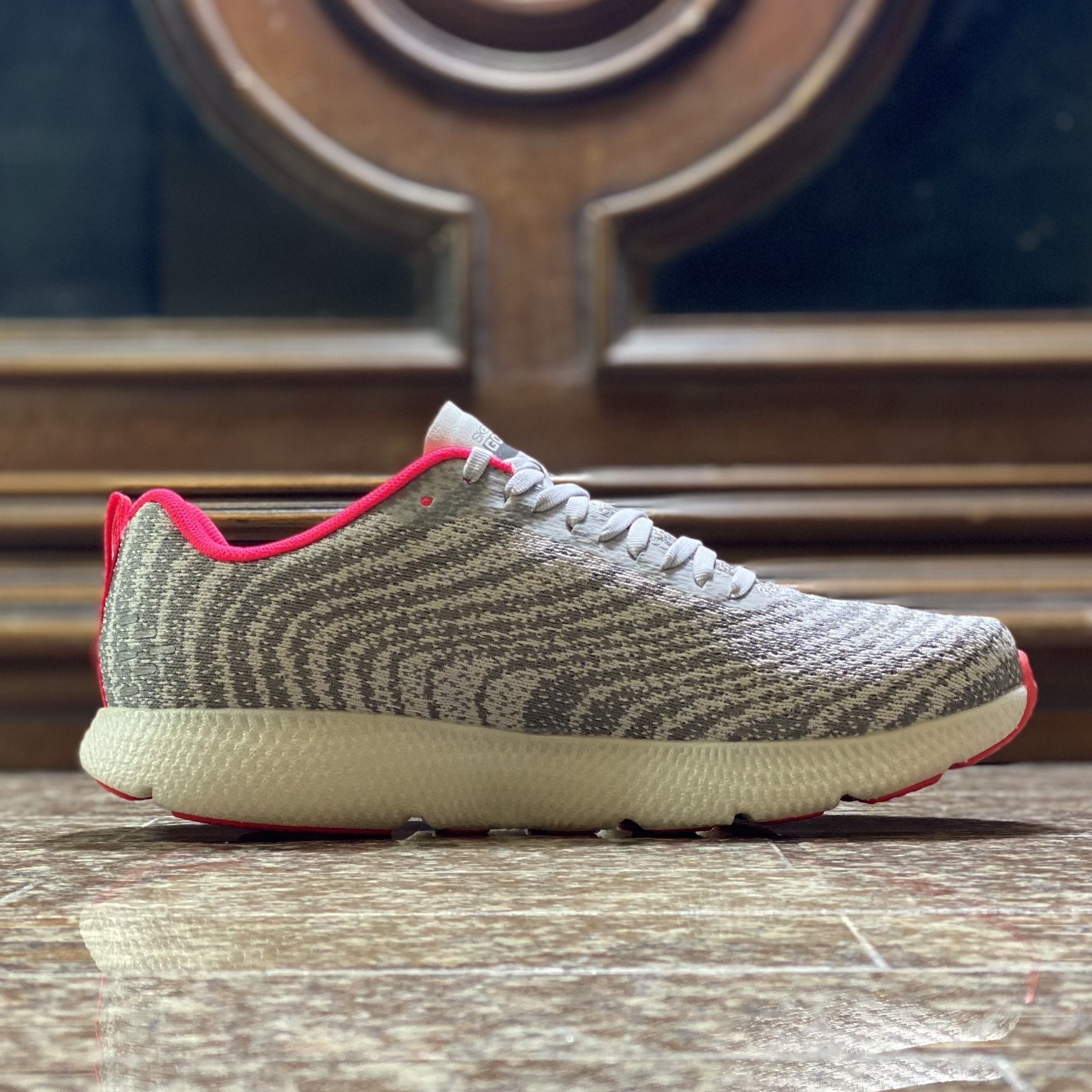 รองเท้าวิ่ง Skechers GOrun 7+ ‘HyperBurst’ (W11US)