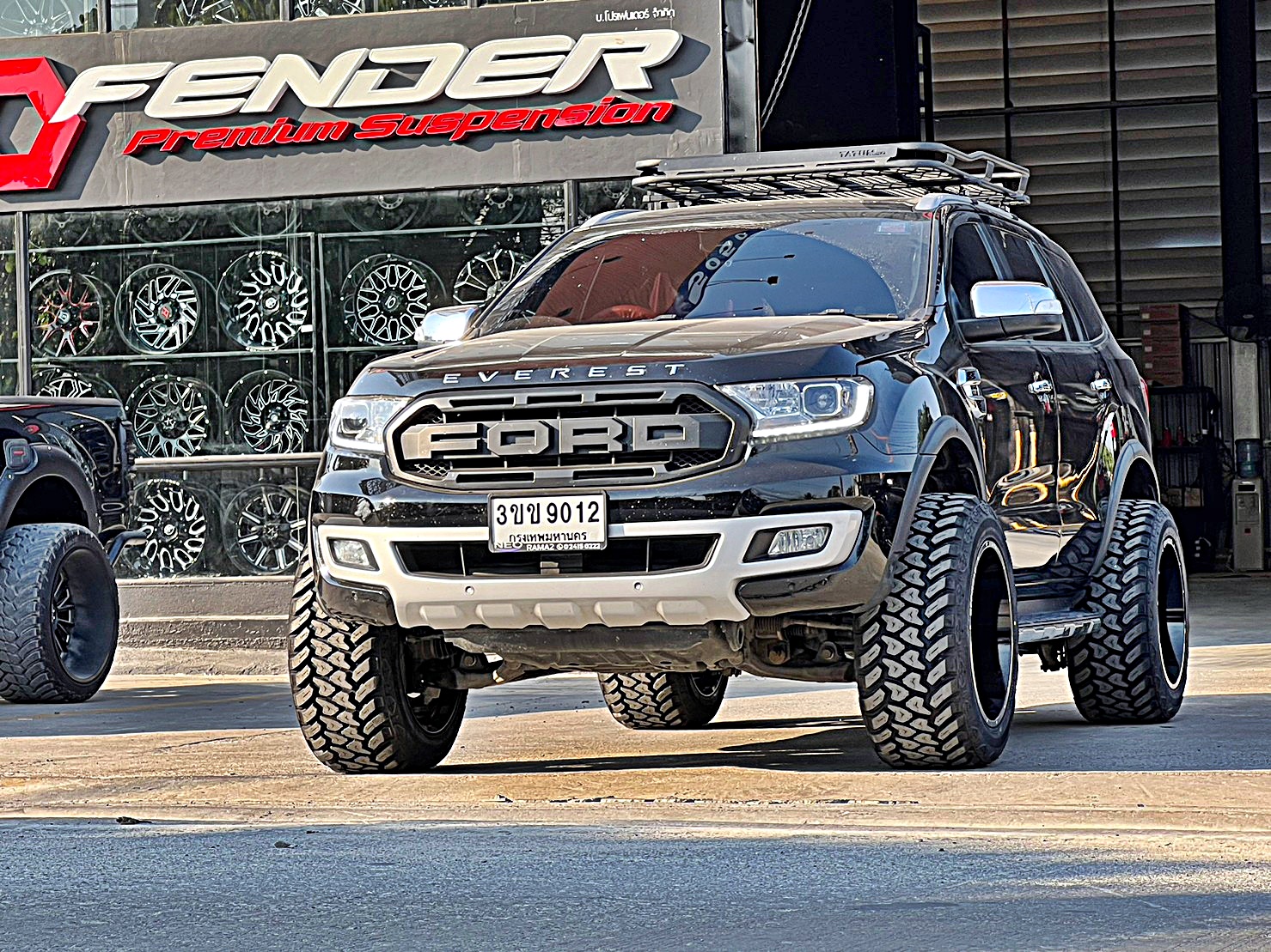 FORD EVEREST แต่งทรงเมกาที่ STEP9