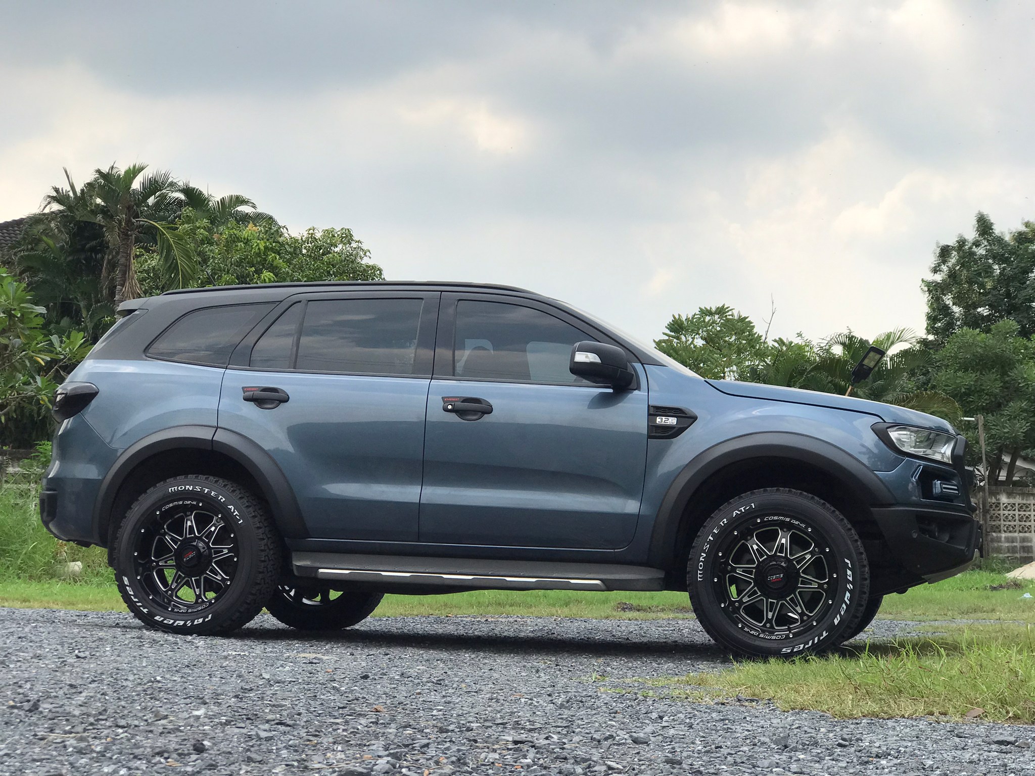 FORD EVEREST ล้อ COSMIS CROWN ผลงานจาก STEP9