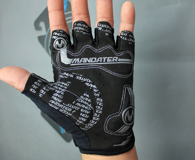 ถุงมือจักรยานครึ่งนิ้ว รุ่น Mandater