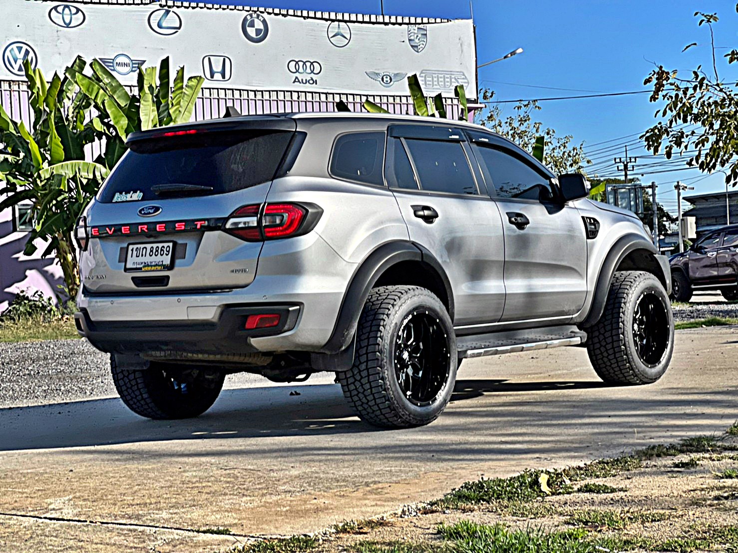 FORD EVEREST ทรงเมกา ล้อ FORCE ที่ STEP9