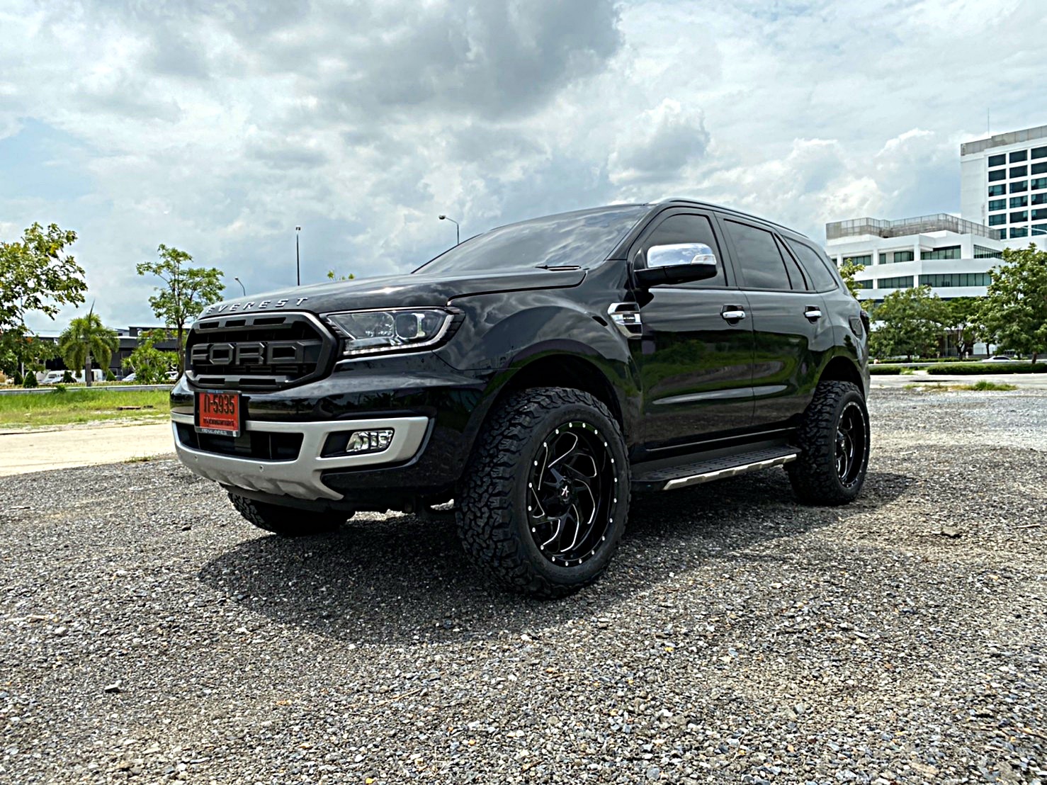 FORD EVEREST ป้ายแดงจัดล้อ20 แบบไม่ยก