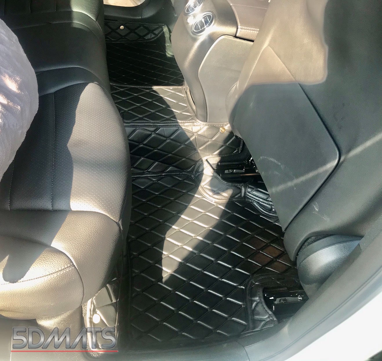 พรมปูพื้นรถยนต์5D BENZ GLC220d หนา13มิล ลาย RICH สีดำ เต็มคัน 7ชิ้น