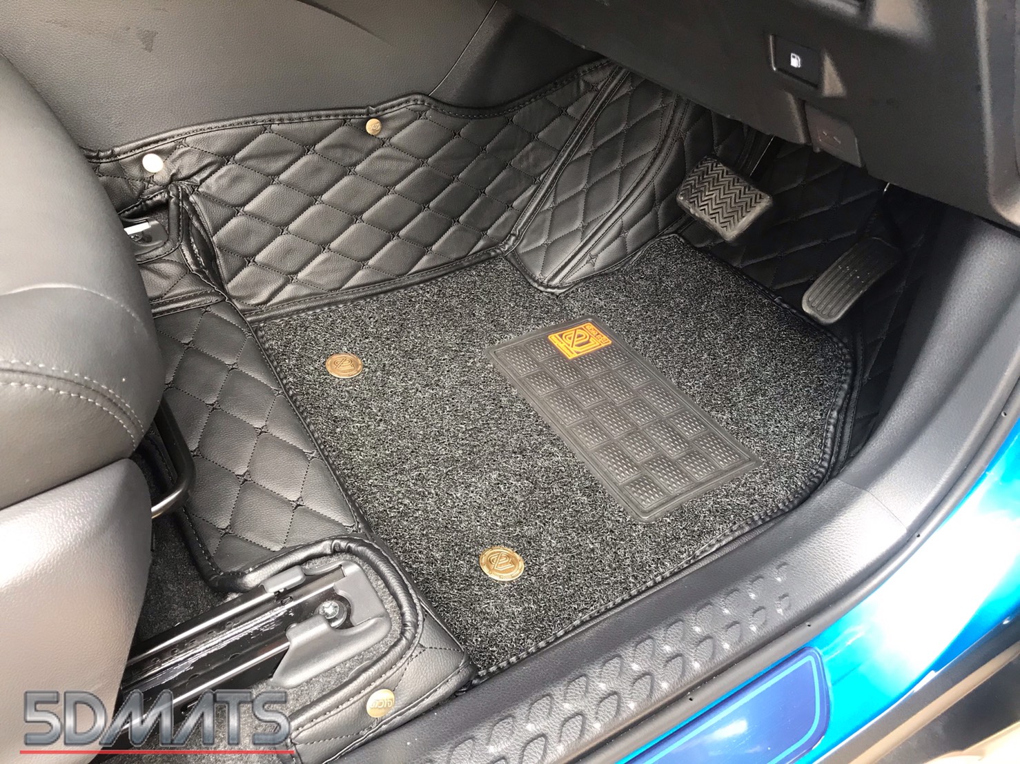 พรมปูพื้นรถยนต์ 7D TOYOTA CHR / CHR Hybrid พรม7D PLUS+ สีดำ เสริมใยดักฝุ่น เต็มคัน