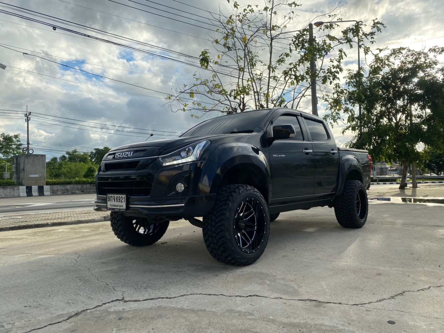 D-MAX จัดทรงเมกา ที่ STEP9 หล่อทุกลำ