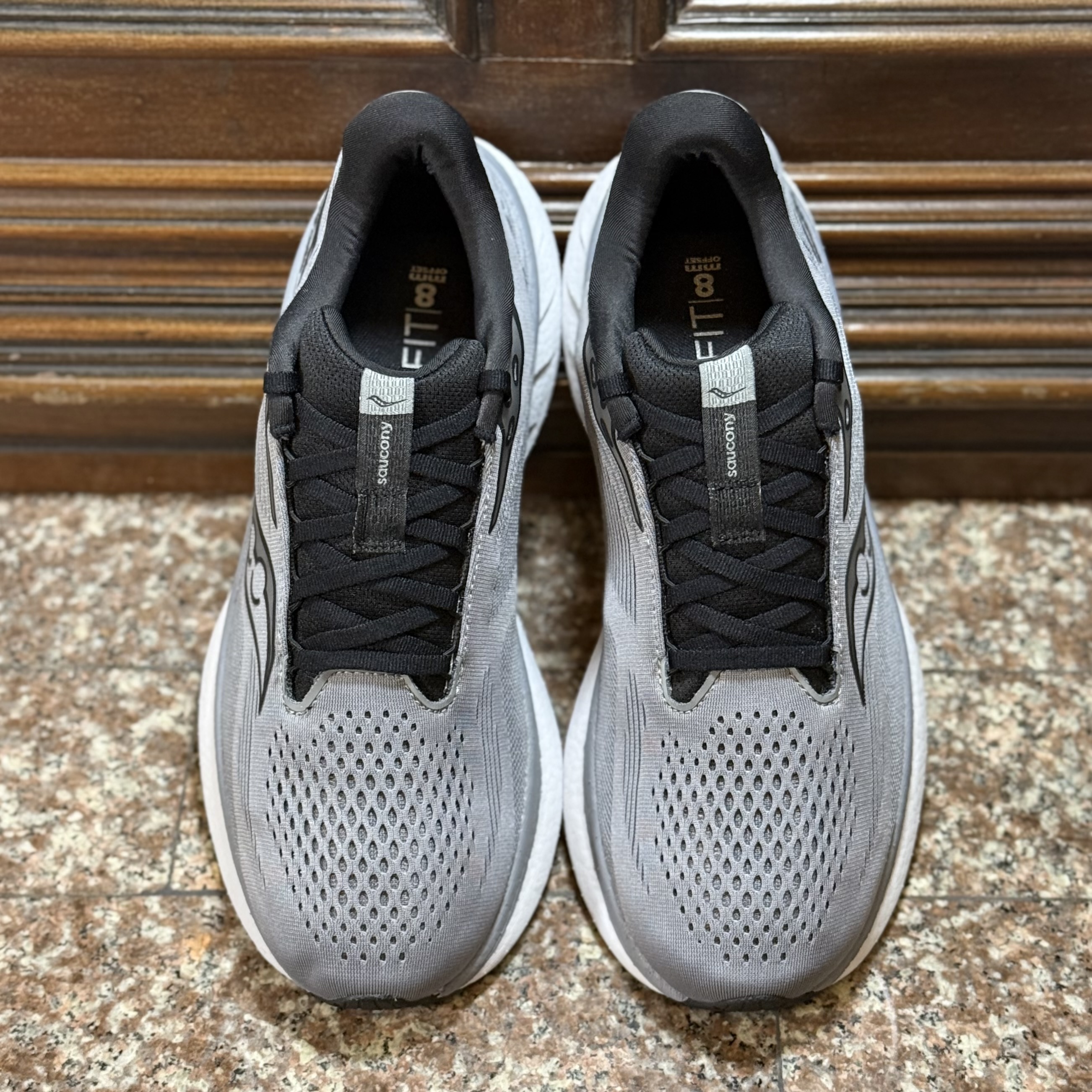 รองเท้าวิ่ง Saucony Ride 18 ‘GREY’ #มือ2 (M9US)