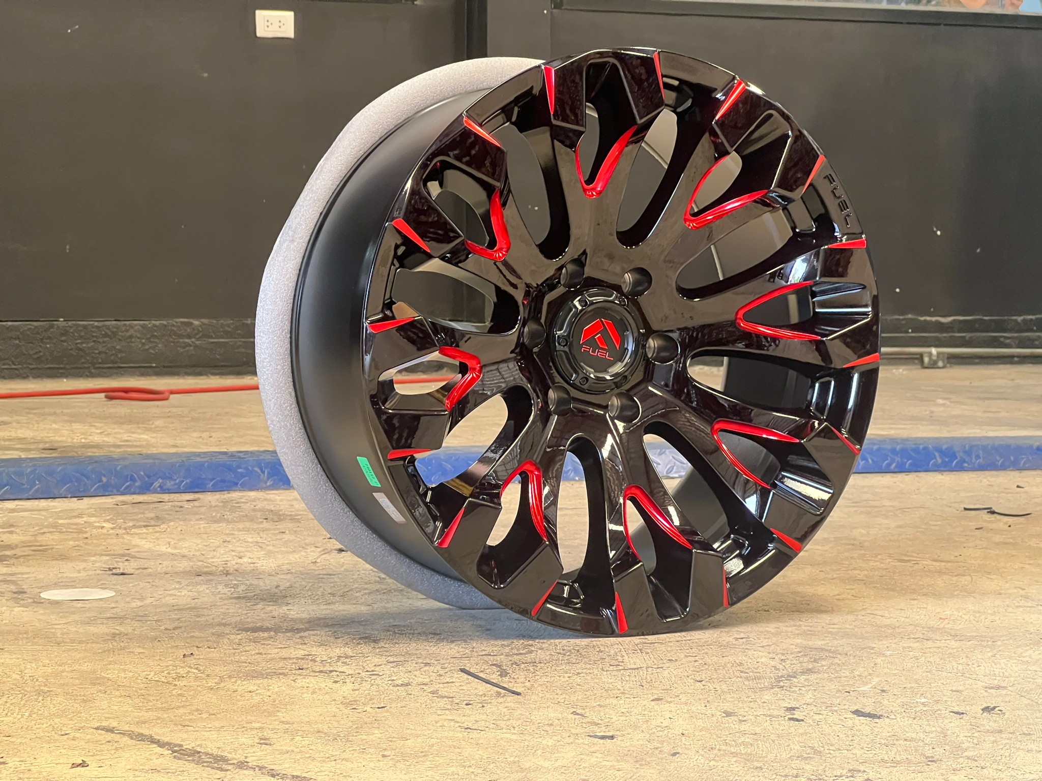 ล้อแท้ FULE GLOSSY BLACK 20x9 ET+1 6x139.7