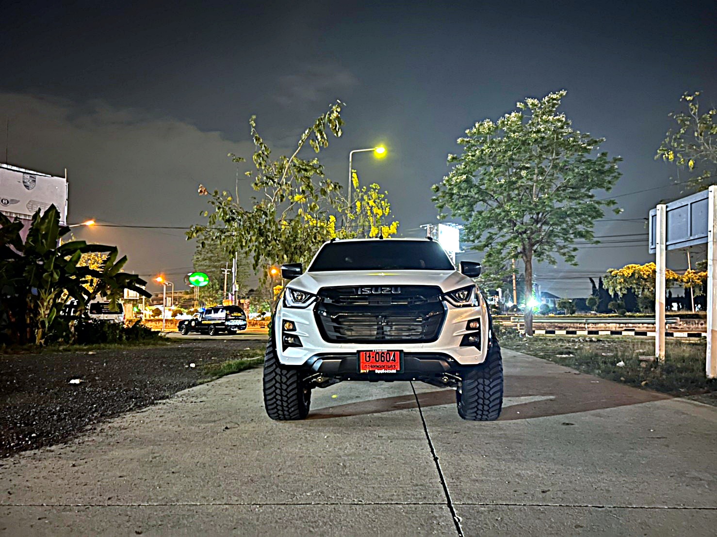 D-MAX ทรงเมกา คันนี้จาก นครปฐม
