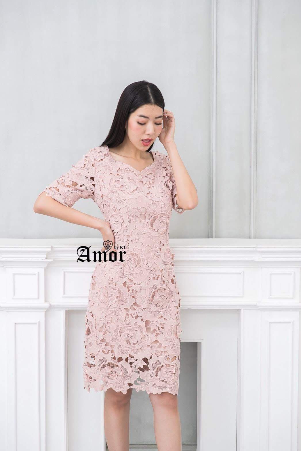 ชุดเดรสลูกไม้ ดอกลอย 3 มิติ