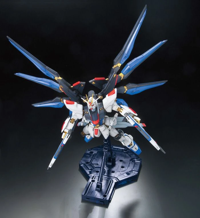 MG 1/100 STRIKE FREEDOM GUNDAM FULL BURST MODE
