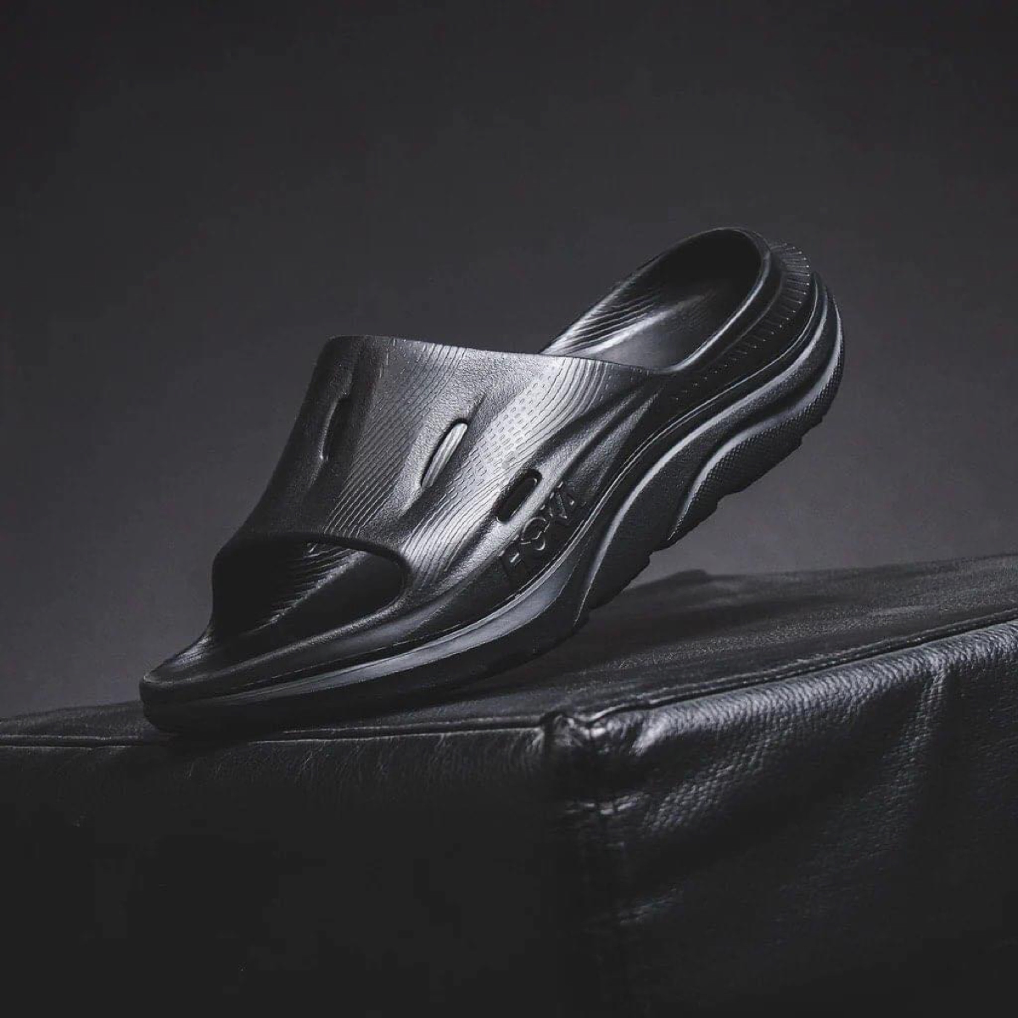 รองเท้า HOKA Ora Recovery Slide 3 ‘TripleBlack’ (M8/9US)